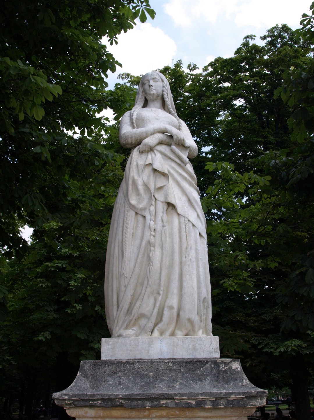 Statue Honoring Sainte Genevieve 